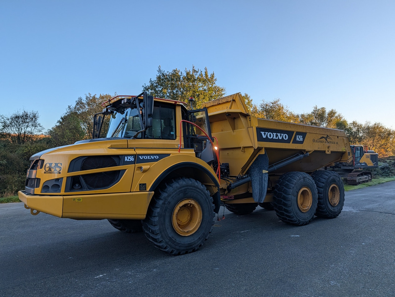 Volvo A25G på hvite skilt - Zglobni istovarivač: slika Volvo A25G på hvite skilt - Zglobni istovarivač Volvo A25G på hvite skilt - Zglobni istovarivač: slika Volvo A25G på hvite skilt - Zglobni istovarivač