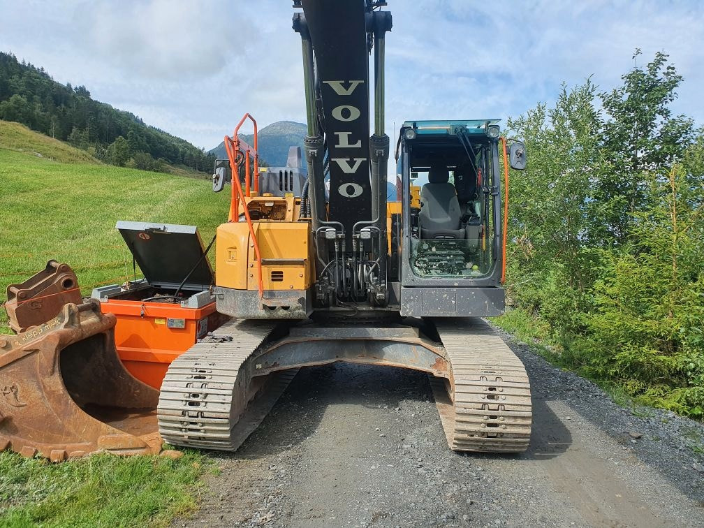 Volvo ECR235EL - Bager gusjeničar: slika Volvo ECR235EL - Bager gusjeničar Volvo ECR235EL - Bager gusjeničar: slika Volvo ECR235EL - Bager gusjeničar