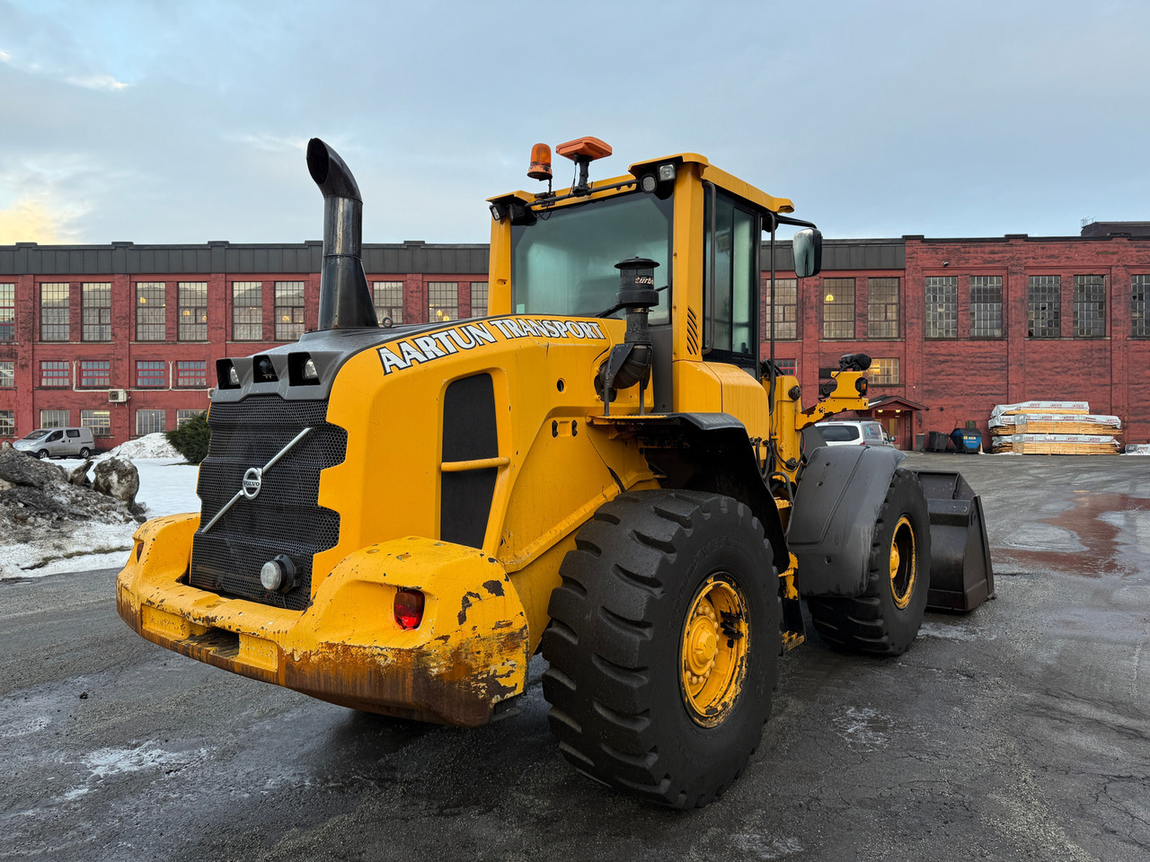 Volvo L70G - Utovarivač na kotačima: slika Volvo L70G - Utovarivač na kotačima Volvo L70G - Utovarivač na kotačima: slika Volvo L70G - Utovarivač na kotačima