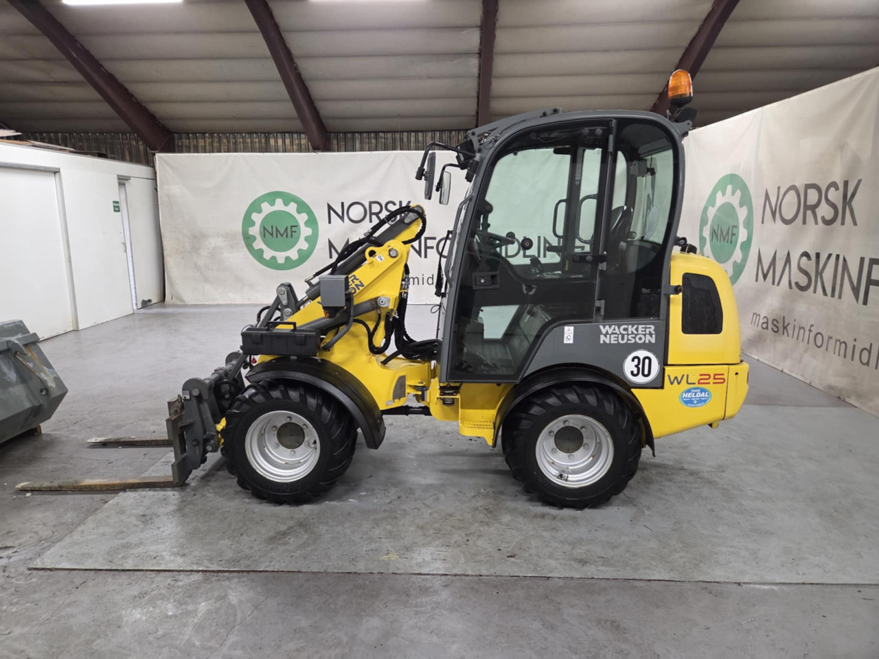 Wacker Neuson WL25 - Utovarivač na kotačima: slika Wacker Neuson WL25 - Utovarivač na kotačima Wacker Neuson WL25 - Utovarivač na kotačima: slika Wacker Neuson WL25 - Utovarivač na kotačima