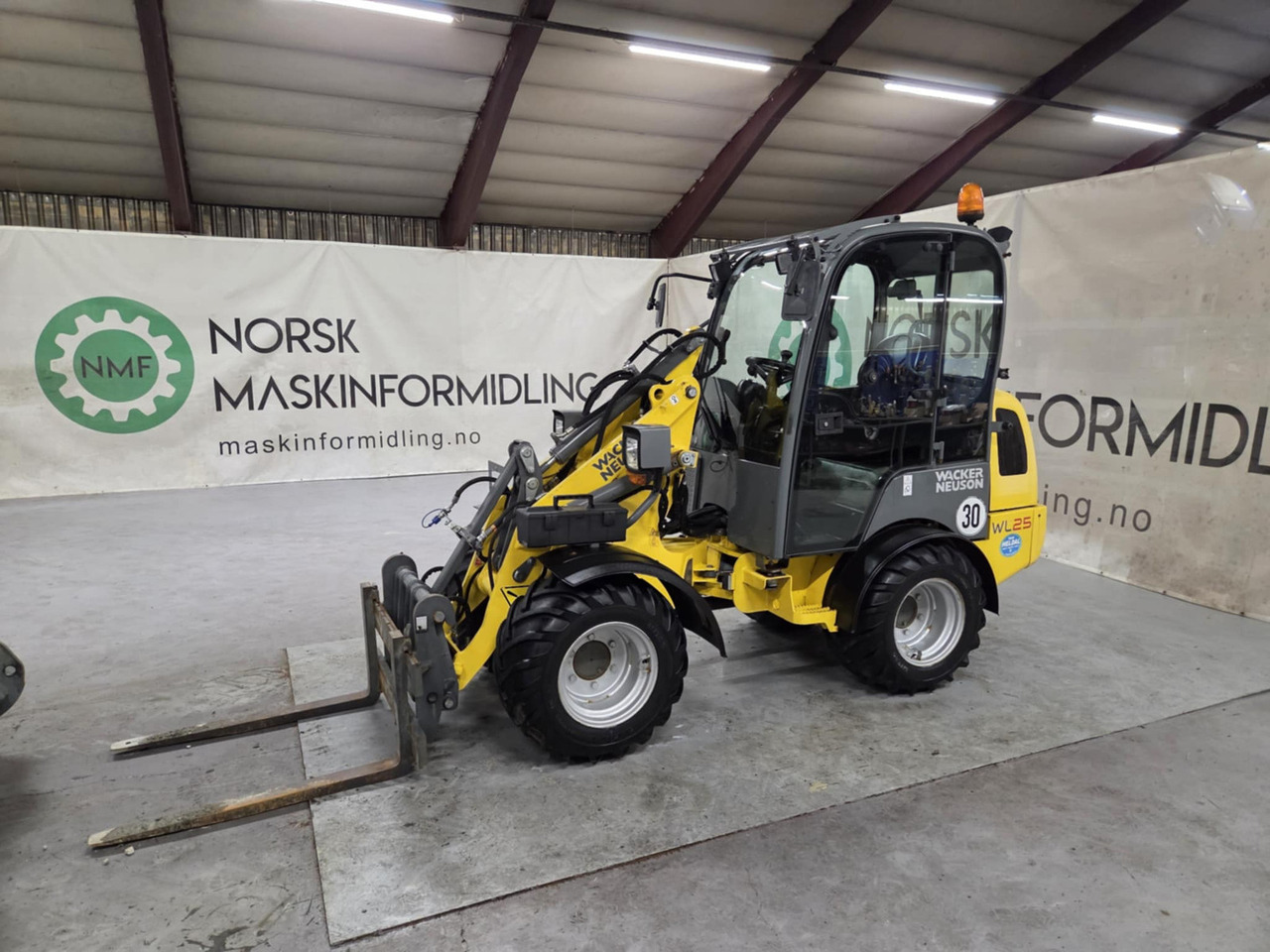 Wacker Neuson WL25 - Utovarivač na kotačima: slika Wacker Neuson WL25 - Utovarivač na kotačima Wacker Neuson WL25 - Utovarivač na kotačima: slika Wacker Neuson WL25 - Utovarivač na kotačima