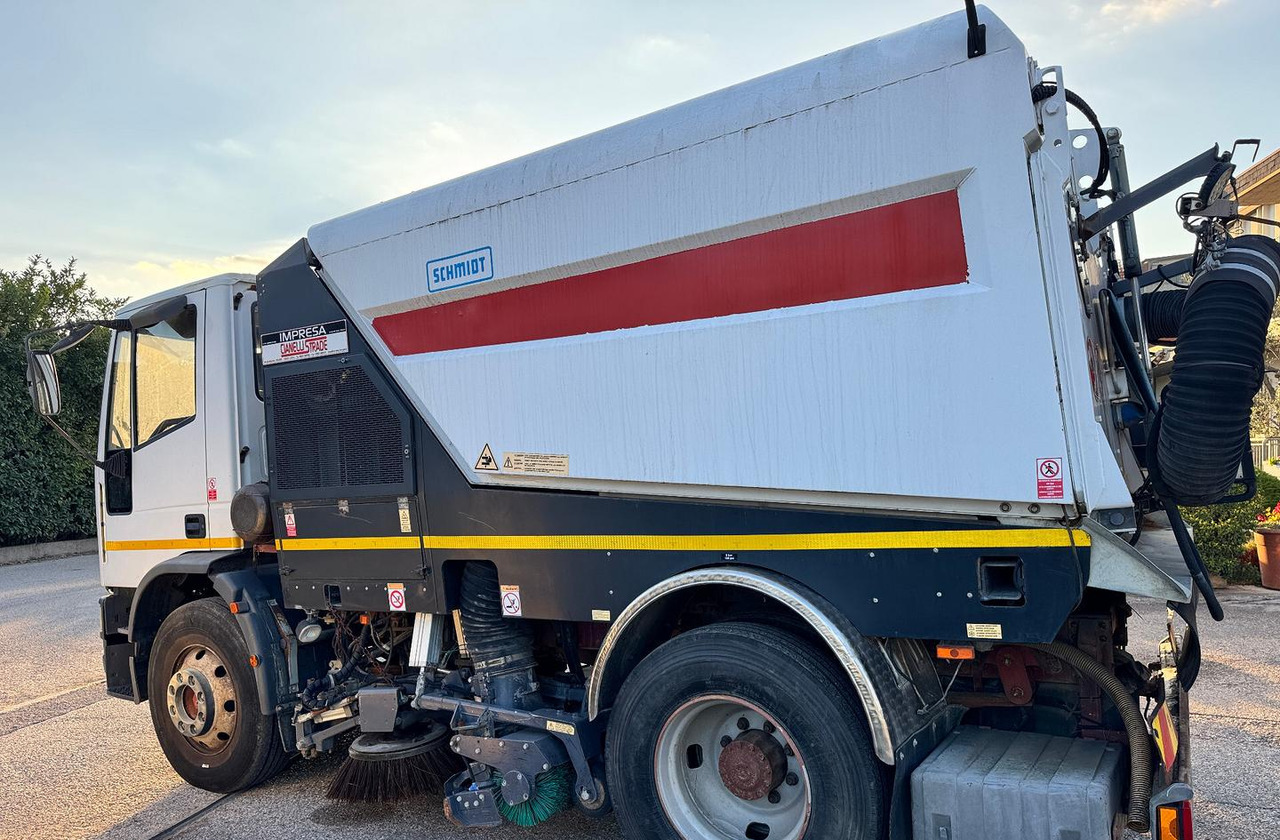 Iveco EuroCargo 150E18 spazzatrice - Cestovna čistilica: slika Iveco EuroCargo 150E18 spazzatrice - Cestovna čistilica Iveco EuroCargo 150E18 spazzatrice - Cestovna čistilica: slika Iveco EuroCargo 150E18 spazzatrice - Cestovna čistilica