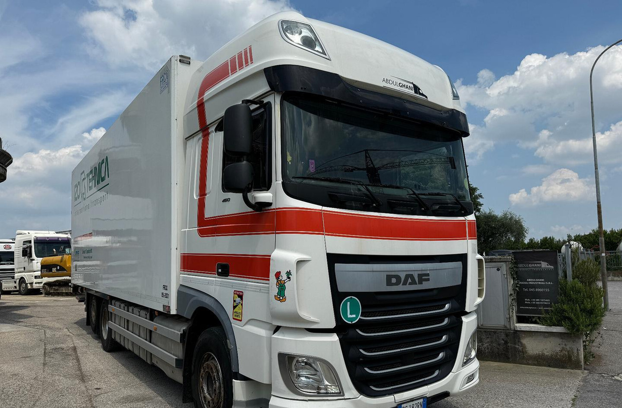 Motrice frigo DAF XF 105.460 con Sponda - Kamion hladnjača: slika Motrice frigo DAF XF 105.460 con Sponda - Kamion hladnjača Motrice frigo DAF XF 105.460 con Sponda - Kamion hladnjača: slika Motrice frigo DAF XF 105.460 con Sponda - Kamion hladnjača
