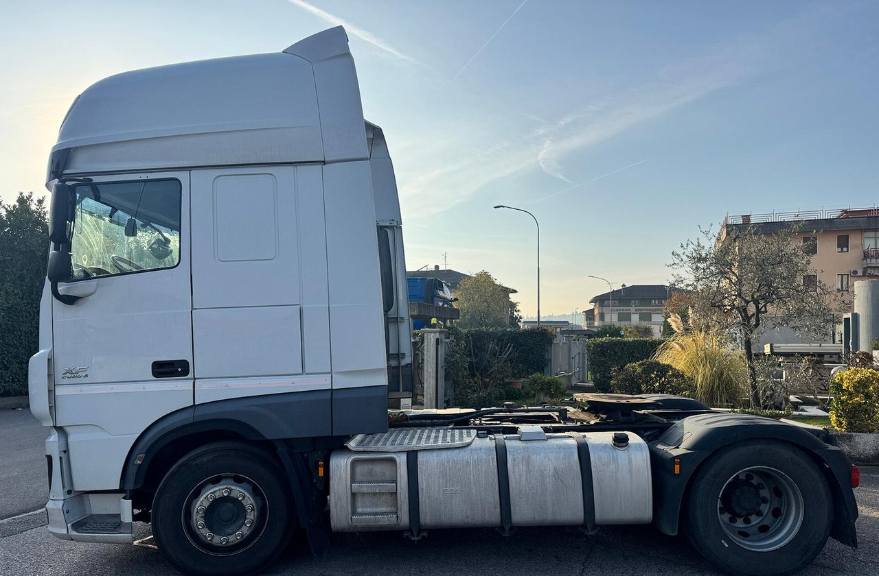 DAF XF 460 FT - 2017 - IMPIANTO RIBALTABILE - Tegljač: slika DAF XF 460 FT - 2017 - IMPIANTO RIBALTABILE - Tegljač DAF XF 460 FT - 2017 - IMPIANTO RIBALTABILE - Tegljač: slika DAF XF 460 FT - 2017 - IMPIANTO RIBALTABILE - Tegljač