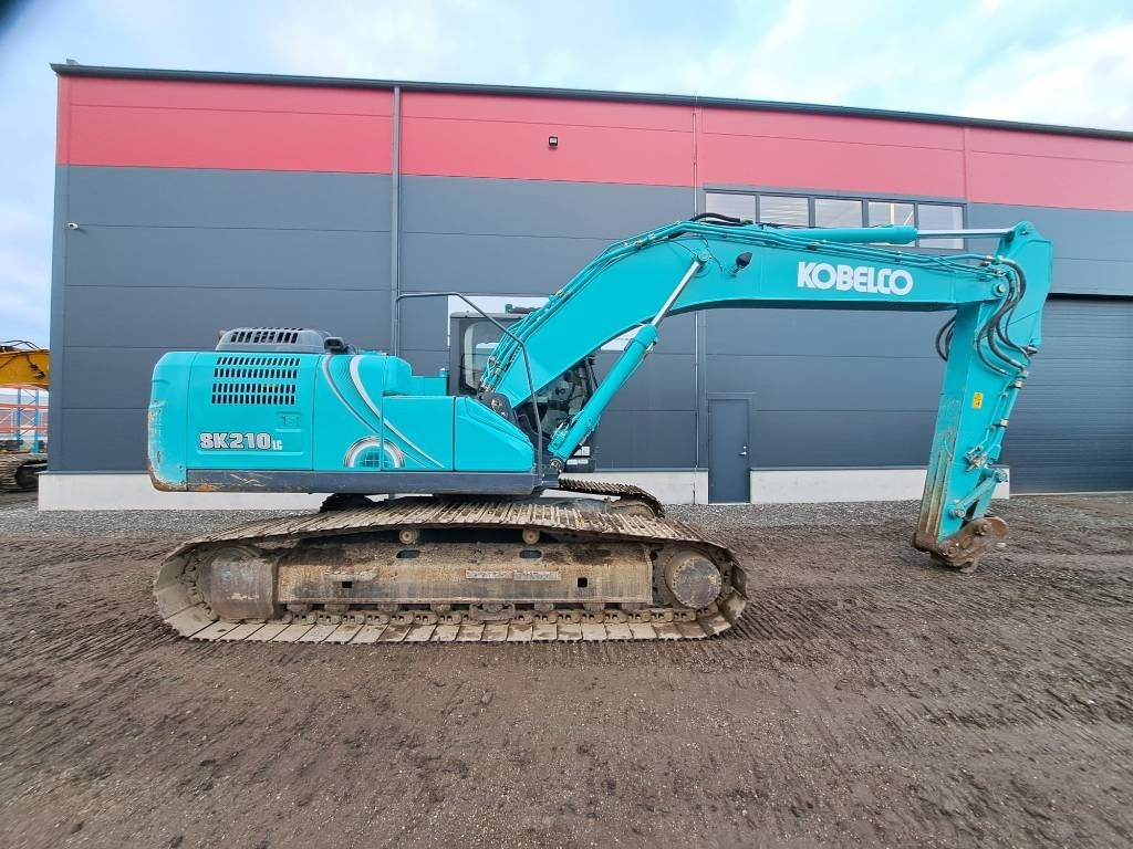 Kobelco SK 210 LC-10 - Bager gusjeničar: slika Kobelco SK 210 LC-10 - Bager gusjeničar Kobelco SK 210 LC-10 - Bager gusjeničar: slika Kobelco SK 210 LC-10 - Bager gusjeničar