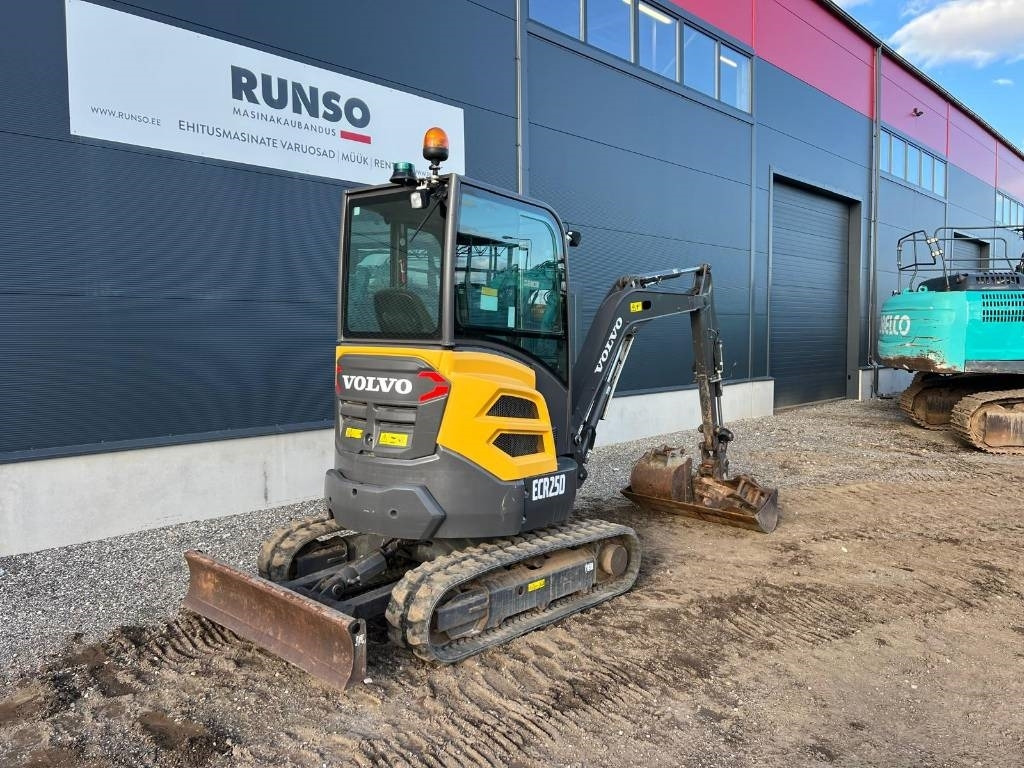 Volvo ECR 25 D - Mini bager: slika Volvo ECR 25 D - Mini bager Volvo ECR 25 D - Mini bager: slika Volvo ECR 25 D - Mini bager