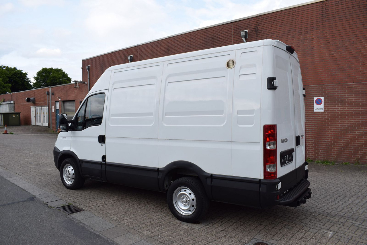 Iveco Daily 35 S 14L2H2 AHK Regale Standheizung - Furgon: slika Iveco Daily 35 S 14L2H2 AHK Regale Standheizung - Furgon Iveco Daily 35 S 14L2H2 AHK Regale Standheizung - Furgon: slika Iveco Daily 35 S 14L2H2 AHK Regale Standheizung - Furgon