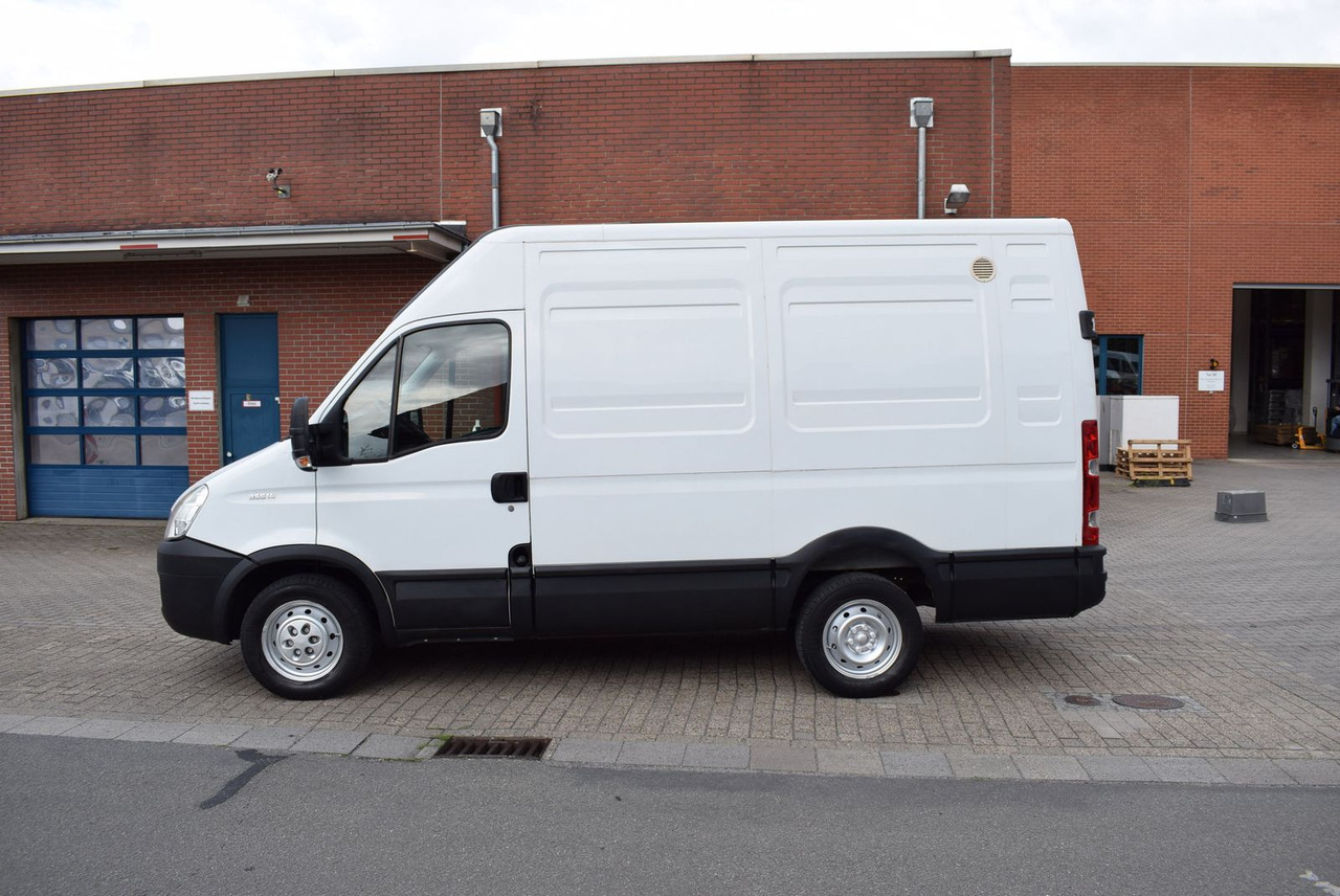 Iveco Daily 35 S 14L2H2 AHK Regale Standheizung - Furgon: slika Iveco Daily 35 S 14L2H2 AHK Regale Standheizung - Furgon Iveco Daily 35 S 14L2H2 AHK Regale Standheizung - Furgon: slika Iveco Daily 35 S 14L2H2 AHK Regale Standheizung - Furgon