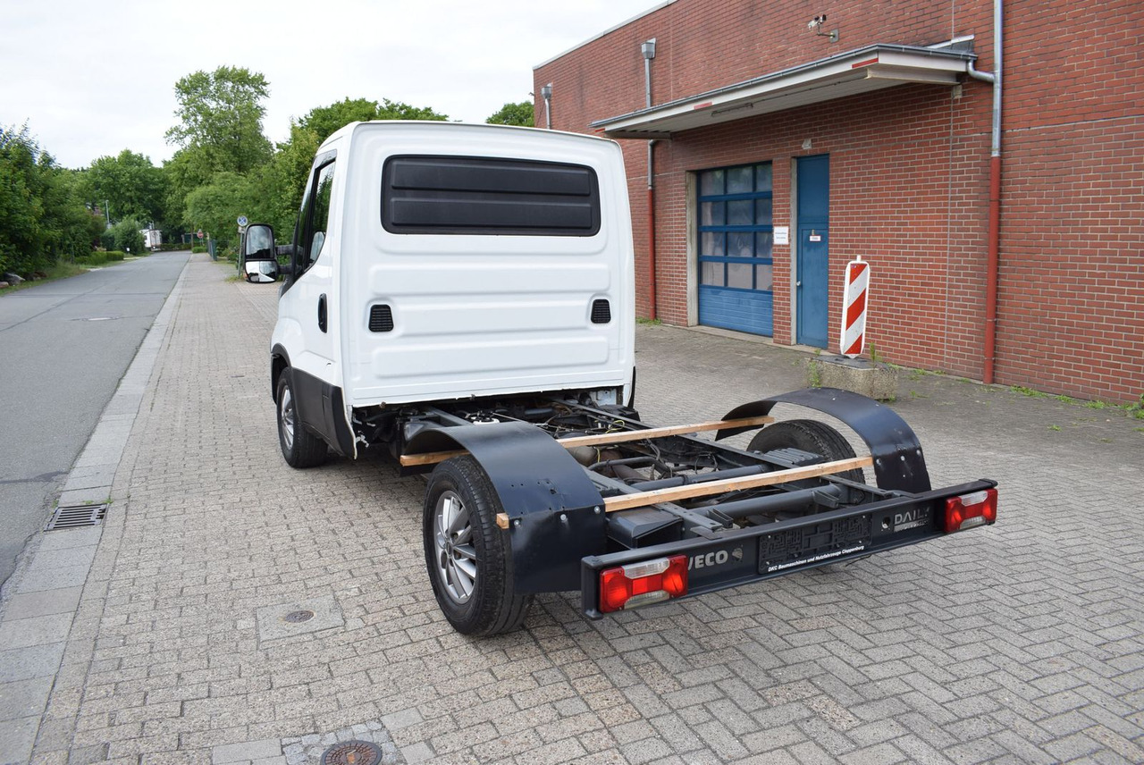 Iveco Daily 35 S21 3,0 Automatik Luftfederung Tempomat - Kamion-šasija: slika Iveco Daily 35 S21 3,0 Automatik Luftfederung Tempomat - Kamion-šasija Iveco Daily 35 S21 3,0 Automatik Luftfederung Tempomat - Kamion-šasija: slika Iveco Daily 35 S21 3,0 Automatik Luftfederung Tempomat - Kamion-šasija