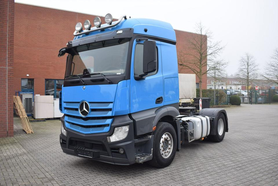 Mercedes-Benz Actros 1843 Stream Space Kipphydraulik Klima - Tegljač: slika Mercedes-Benz Actros 1843 Stream Space Kipphydraulik Klima - Tegljač Mercedes-Benz Actros 1843 Stream Space Kipphydraulik Klima - Tegljač: slika Mercedes-Benz Actros 1843 Stream Space Kipphydraulik Klima - Tegljač
