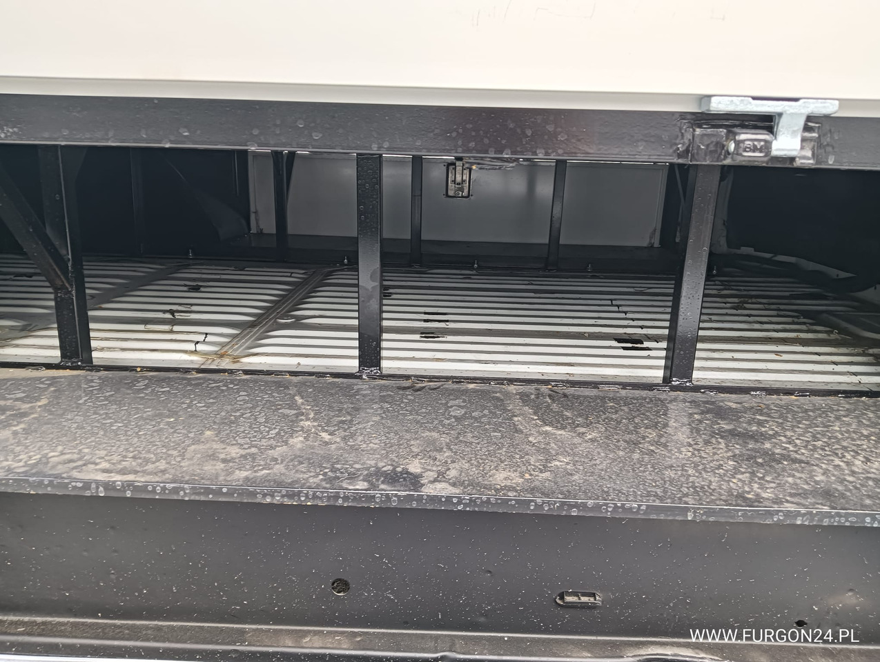 Dostavno vozilo s ravnom platformom RENAULT TRAFIC SKRZYNIA PAKA Z NAJAZDAMI I PÓŁKAMI NR 689: slika Dostavno vozilo s ravnom platformom RENAULT TRAFIC SKRZYNIA PAKA Z NAJAZDAMI I PÓŁKAMI NR 689 Dostavno vozilo s ravnom platformom RENAULT TRAFIC SKRZYNIA PAKA Z NAJAZDAMI I PÓŁKAMI NR 689: slika Dostavno vozilo s ravnom platformom RENAULT TRAFIC SKRZYNIA PAKA Z NAJAZDAMI I PÓŁKAMI NR 689