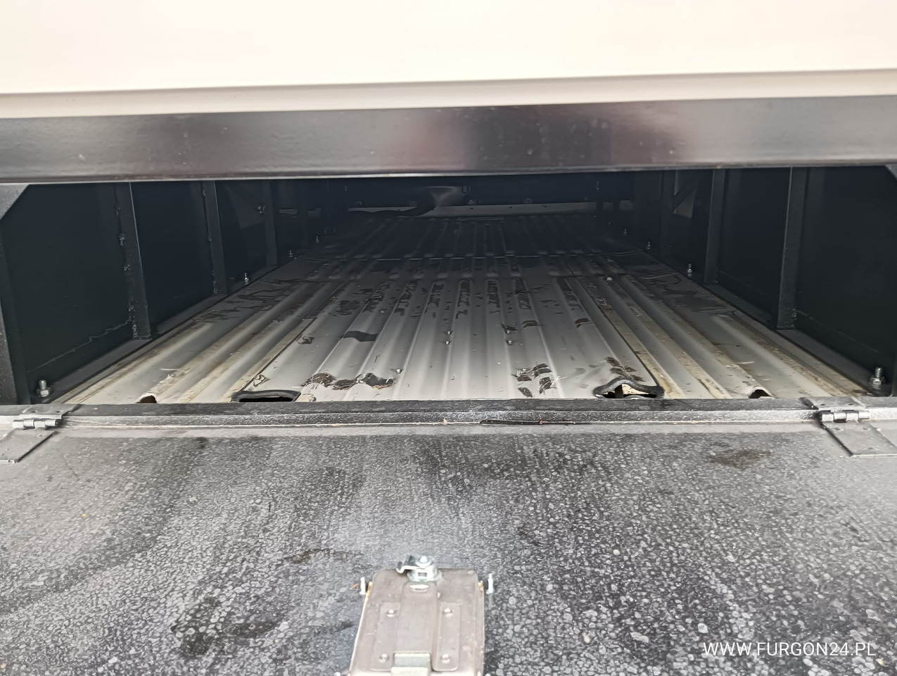 Dostavno vozilo s ravnom platformom RENAULT TRAFIC SKRZYNIA PAKA Z NAJAZDAMI I PÓŁKAMI NR 689: slika Dostavno vozilo s ravnom platformom RENAULT TRAFIC SKRZYNIA PAKA Z NAJAZDAMI I PÓŁKAMI NR 689 Dostavno vozilo s ravnom platformom RENAULT TRAFIC SKRZYNIA PAKA Z NAJAZDAMI I PÓŁKAMI NR 689: slika Dostavno vozilo s ravnom platformom RENAULT TRAFIC SKRZYNIA PAKA Z NAJAZDAMI I PÓŁKAMI NR 689