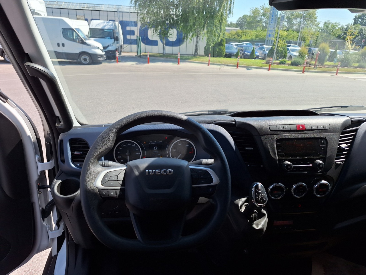IVECO DAILY 72C18 A8 34m3 - Furgon: slika IVECO DAILY 72C18 A8 34m3 - Furgon IVECO DAILY 72C18 A8 34m3 - Furgon: slika IVECO DAILY 72C18 A8 34m3 - Furgon