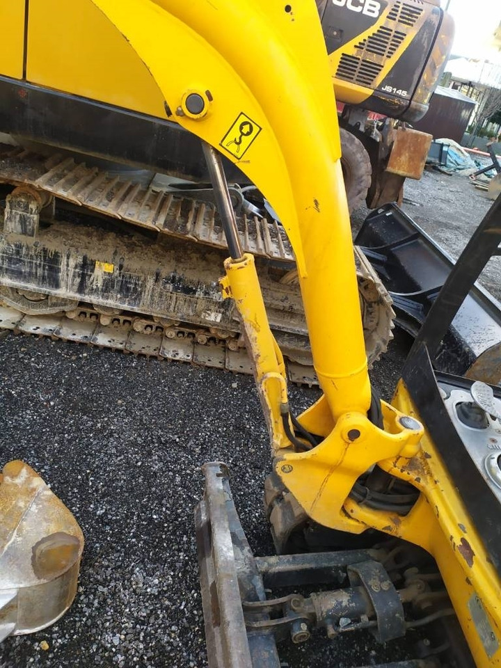 JCB 8016 - Mini bager: slika JCB 8016 - Mini bager JCB 8016 - Mini bager: slika JCB 8016 - Mini bager