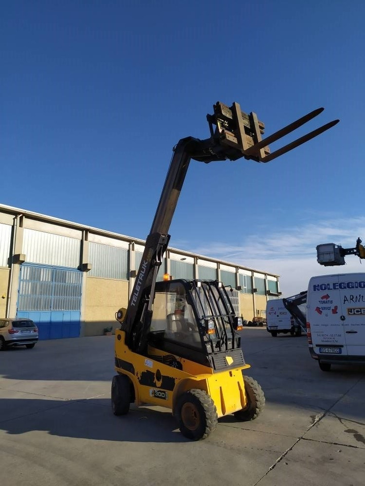 JCB TLT 30 - Teleskopski rukovatelj: slika JCB TLT 30 - Teleskopski rukovatelj JCB TLT 30 - Teleskopski rukovatelj: slika JCB TLT 30 - Teleskopski rukovatelj