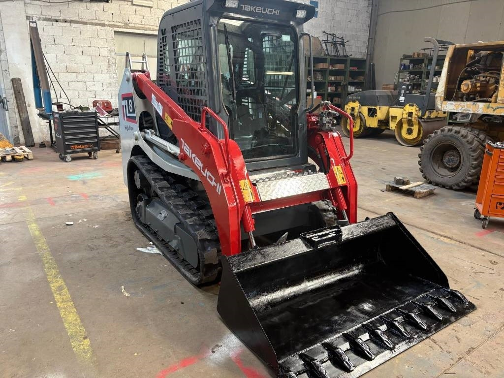 Takeuchi TL 8 - Mini utovarivač: slika Takeuchi TL 8 - Mini utovarivač Takeuchi TL 8 - Mini utovarivač: slika Takeuchi TL 8 - Mini utovarivač