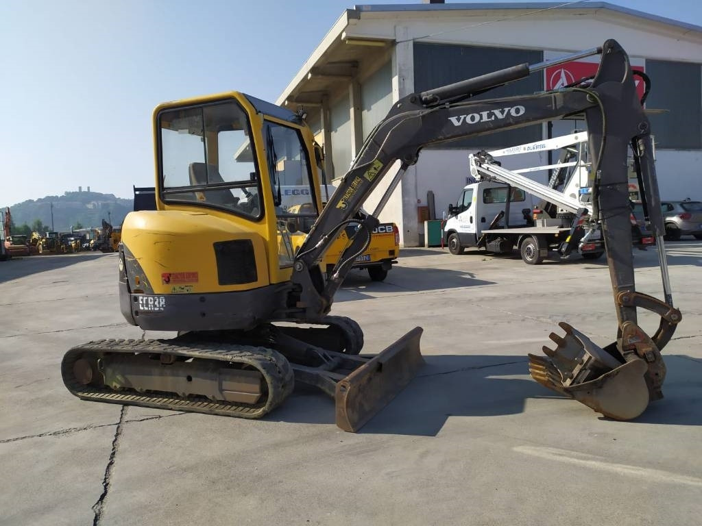 Volvo ECR 38 - Mini bager: slika Volvo ECR 38 - Mini bager Volvo ECR 38 - Mini bager: slika Volvo ECR 38 - Mini bager