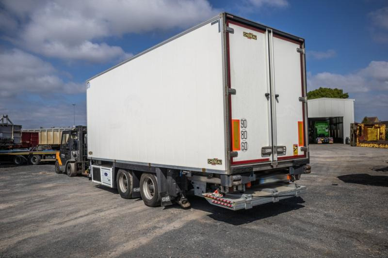 Chereau CHEREAU+CARRIER+DHOLLANDIA 2.5 T. - Prikolica sa zatvorenim sandukom: slika Chereau CHEREAU+CARRIER+DHOLLANDIA 2.5 T. - Prikolica sa zatvorenim sandukom Chereau CHEREAU+CARRIER+DHOLLANDIA 2.5 T. - Prikolica sa zatvorenim sandukom: slika Chereau CHEREAU+CARRIER+DHOLLANDIA 2.5 T. - Prikolica sa zatvorenim sandukom