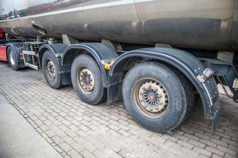 Eta CITERNE LAIT/MILCH/MILK 29000L - Poluprikolica cisterna: slika Eta CITERNE LAIT/MILCH/MILK 29000L - Poluprikolica cisterna Eta CITERNE LAIT/MILCH/MILK 29000L - Poluprikolica cisterna: slika Eta CITERNE LAIT/MILCH/MILK 29000L - Poluprikolica cisterna