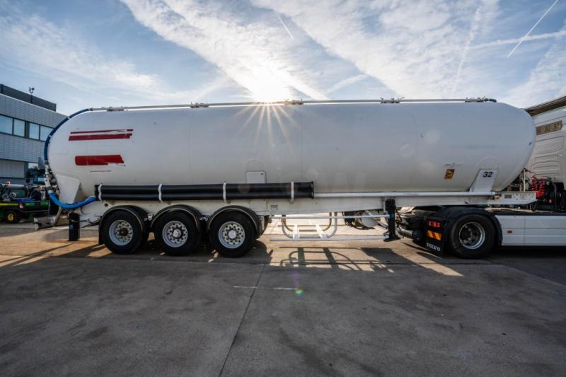 SPITZER SILO SK2458 CAL 60m3 - Poluprikolica: slika SPITZER SILO SK2458 CAL 60m3 - Poluprikolica SPITZER SILO SK2458 CAL 60m3 - Poluprikolica: slika SPITZER SILO SK2458 CAL 60m3 - Poluprikolica