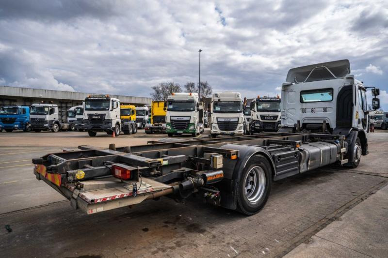 Renault PREMIUM 340 DXI // HAYON RETRACT - Transporter kontejnera/ Kamion s izmjenjivim sanducima: slika Renault PREMIUM 340 DXI // HAYON RETRACT - Transporter kontejnera/ Kamion s izmjenjivim sanducima Renault PREMIUM 340 DXI // HAYON RETRACT - Transporter kontejnera/ Kamion s izmjenjivim sanducima: slika Renault PREMIUM 340 DXI // HAYON RETRACT - Transporter kontejnera/ Kamion s izmjenjivim sanducima
