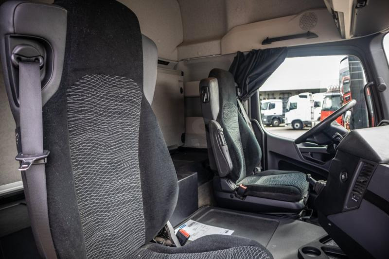 Interior photo 3: Tegljač Mercedes AROCS(NO ACTROS) 1843 LS+HYDR