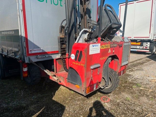 Palfinger F3-253PX Allrad - Viličar: slika Palfinger F3-253PX Allrad - Viličar Palfinger F3-253PX Allrad - Viličar: slika Palfinger F3-253PX Allrad - Viličar