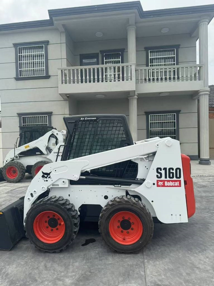 Bobcat S 160 - Mini utovarivač: slika Bobcat S 160 - Mini utovarivač Bobcat S 160 - Mini utovarivač: slika Bobcat S 160 - Mini utovarivač