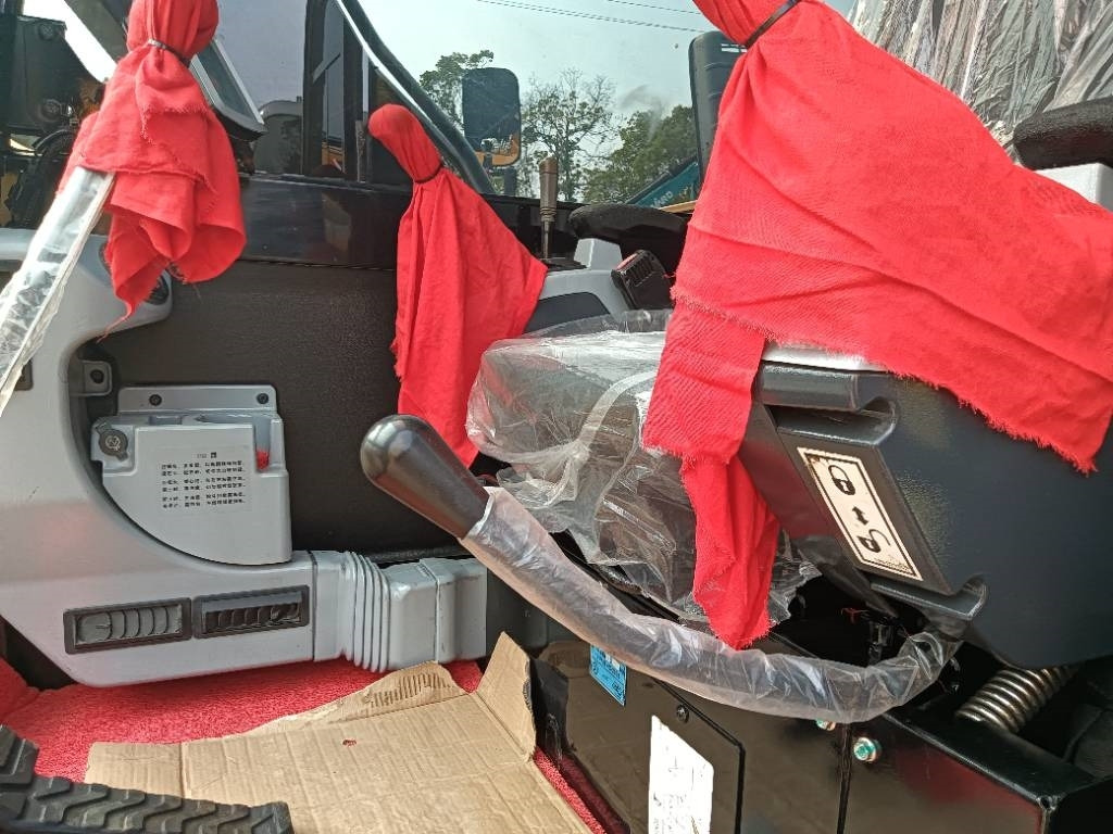 CAT 307E2 - Mini bager: slika CAT 307E2 - Mini bager CAT 307E2 - Mini bager: slika CAT 307E2 - Mini bager