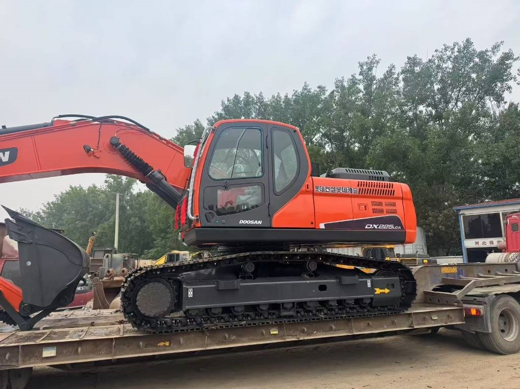 Doosan DX 225 LCA - Bager gusjeničar: slika Doosan DX 225 LCA - Bager gusjeničar Doosan DX 225 LCA - Bager gusjeničar: slika Doosan DX 225 LCA - Bager gusjeničar