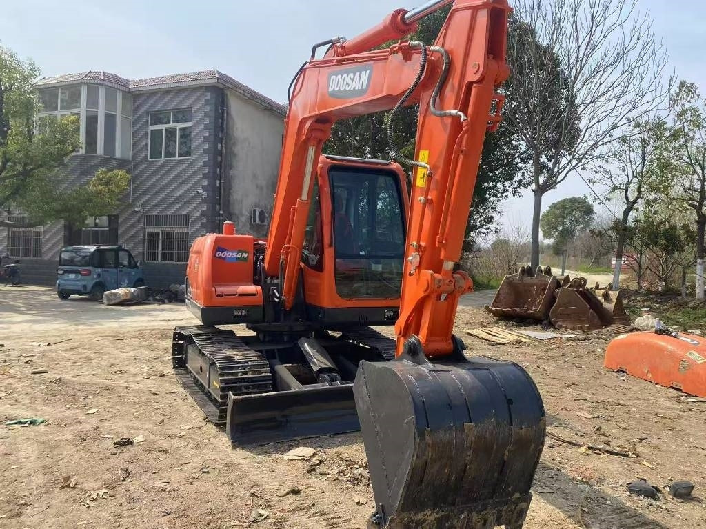 Doosan DX 75-9 C - Mini bager: slika Doosan DX 75-9 C - Mini bager Doosan DX 75-9 C - Mini bager: slika Doosan DX 75-9 C - Mini bager