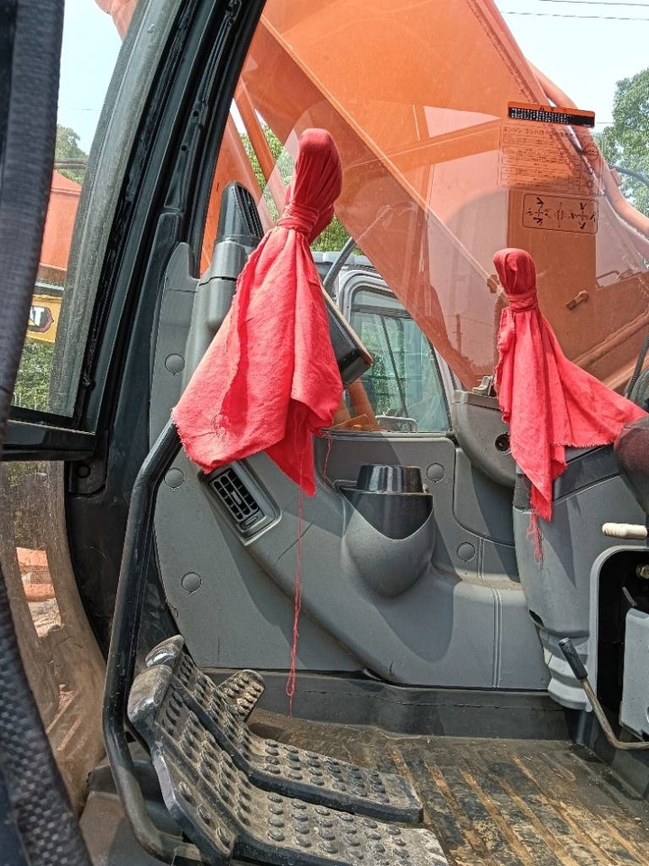 Hitachi ZX 160 - Bager gusjeničar: slika Hitachi ZX 160 - Bager gusjeničar Hitachi ZX 160 - Bager gusjeničar: slika Hitachi ZX 160 - Bager gusjeničar