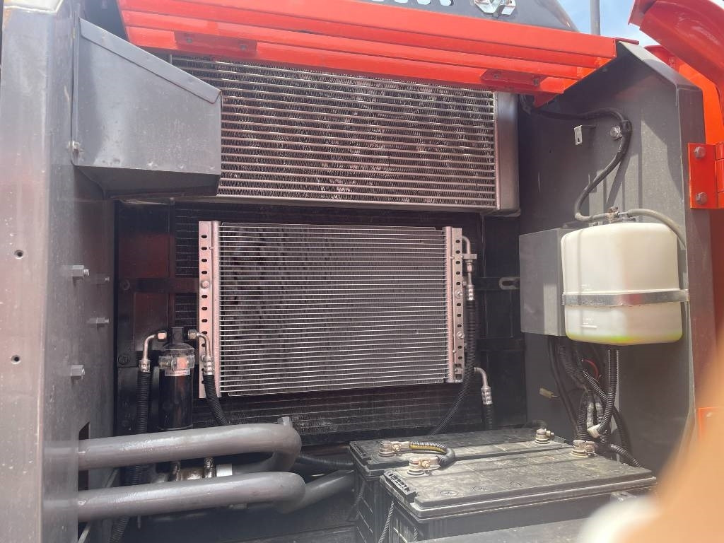 Hitachi ZX 200 - Bager gusjeničar: slika Hitachi ZX 200 - Bager gusjeničar Hitachi ZX 200 - Bager gusjeničar: slika Hitachi ZX 200 - Bager gusjeničar