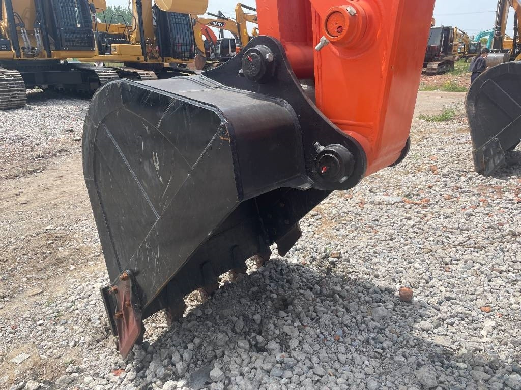 Hitachi ZX 200 - Bager gusjeničar: slika Hitachi ZX 200 - Bager gusjeničar Hitachi ZX 200 - Bager gusjeničar: slika Hitachi ZX 200 - Bager gusjeničar