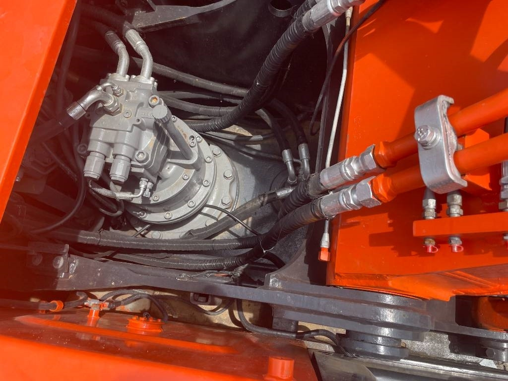 Bager gusjeničar Hitachi ZX 200: slika Bager gusjeničar Hitachi ZX 200