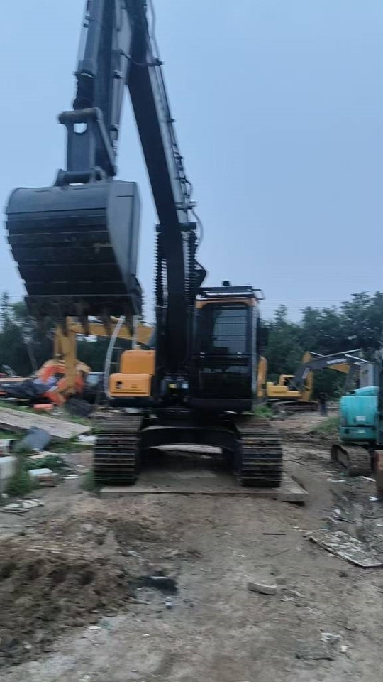 Hyundai HX220S - Bager gusjeničar: slika Hyundai HX220S - Bager gusjeničar Hyundai HX220S - Bager gusjeničar: slika Hyundai HX220S - Bager gusjeničar