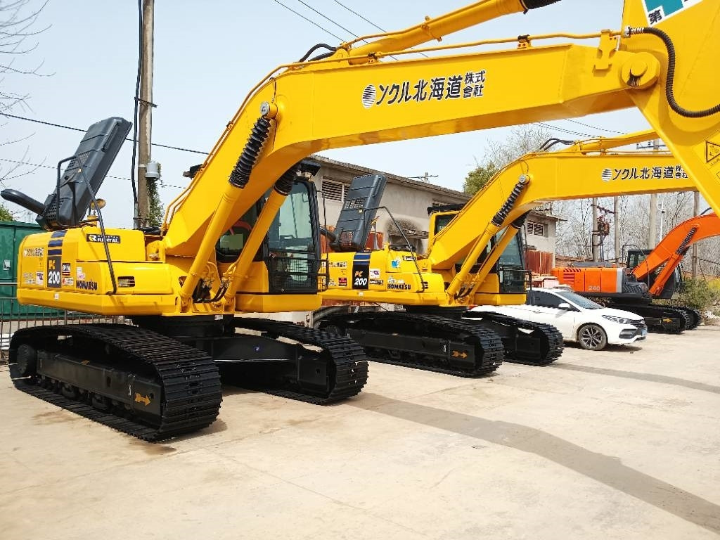 Komatsu PC 200 - Bager gusjeničar: slika Komatsu PC 200 - Bager gusjeničar Komatsu PC 200 - Bager gusjeničar: slika Komatsu PC 200 - Bager gusjeničar