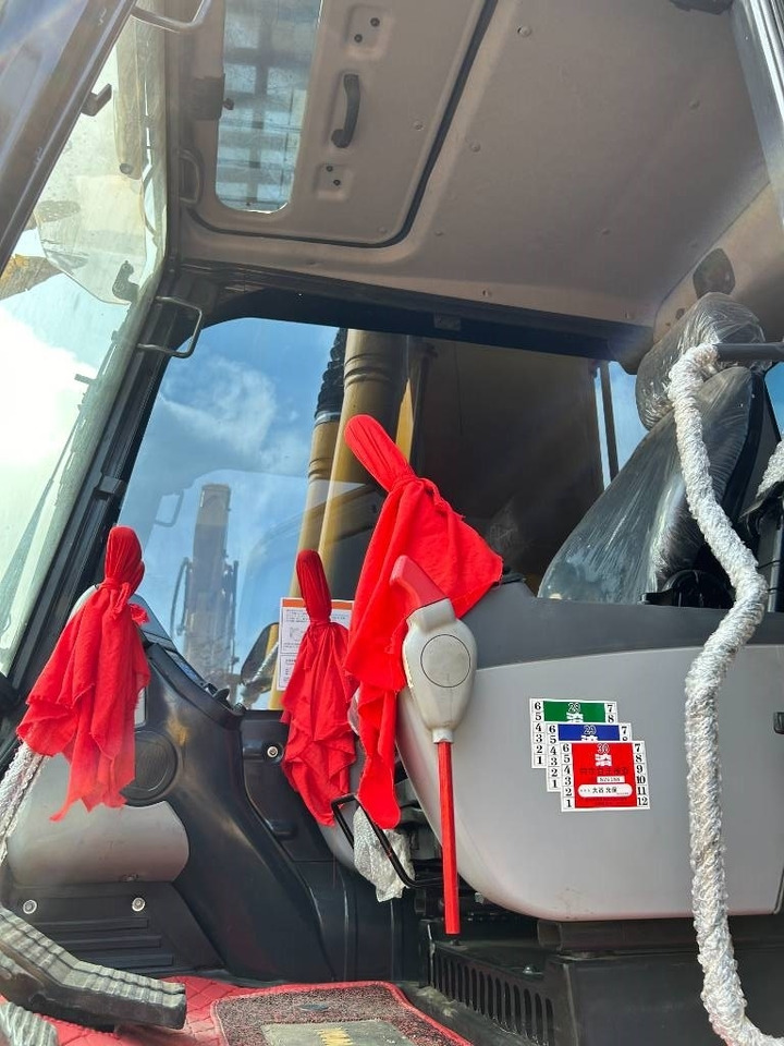 Komatsu PC 240 - Bager gusjeničar: slika Komatsu PC 240 - Bager gusjeničar Komatsu PC 240 - Bager gusjeničar: slika Komatsu PC 240 - Bager gusjeničar