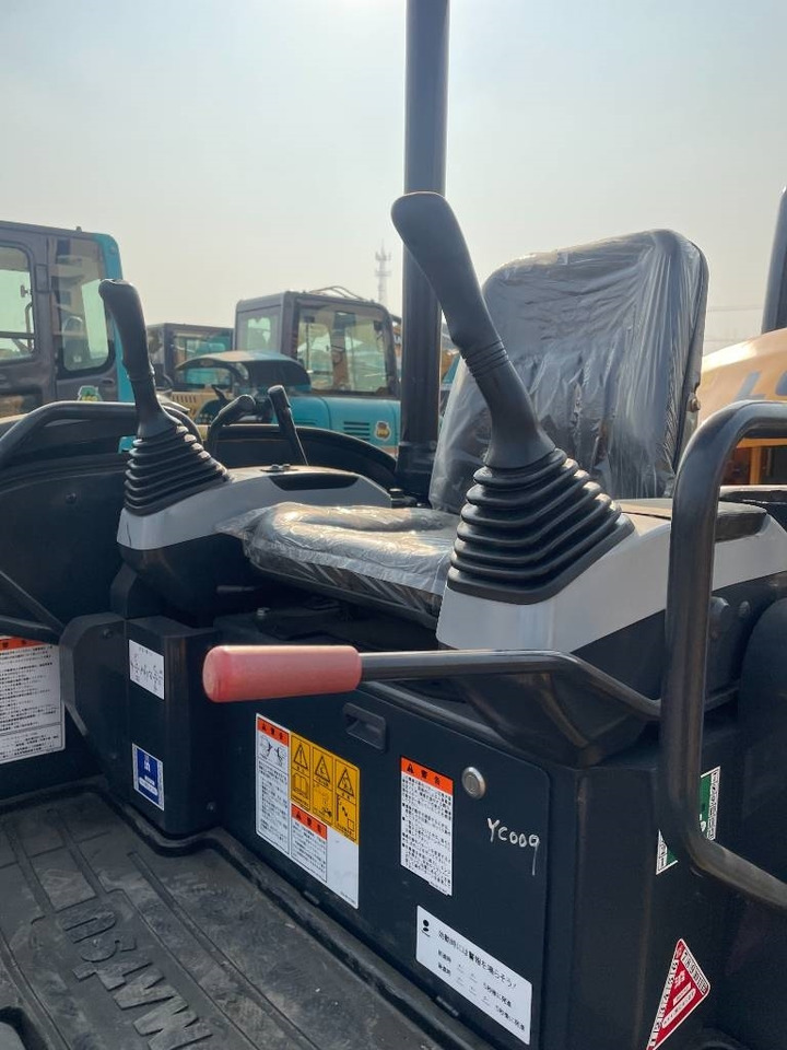 Komatsu PC 35 - Mini bager: slika Komatsu PC 35 - Mini bager Komatsu PC 35 - Mini bager: slika Komatsu PC 35 - Mini bager