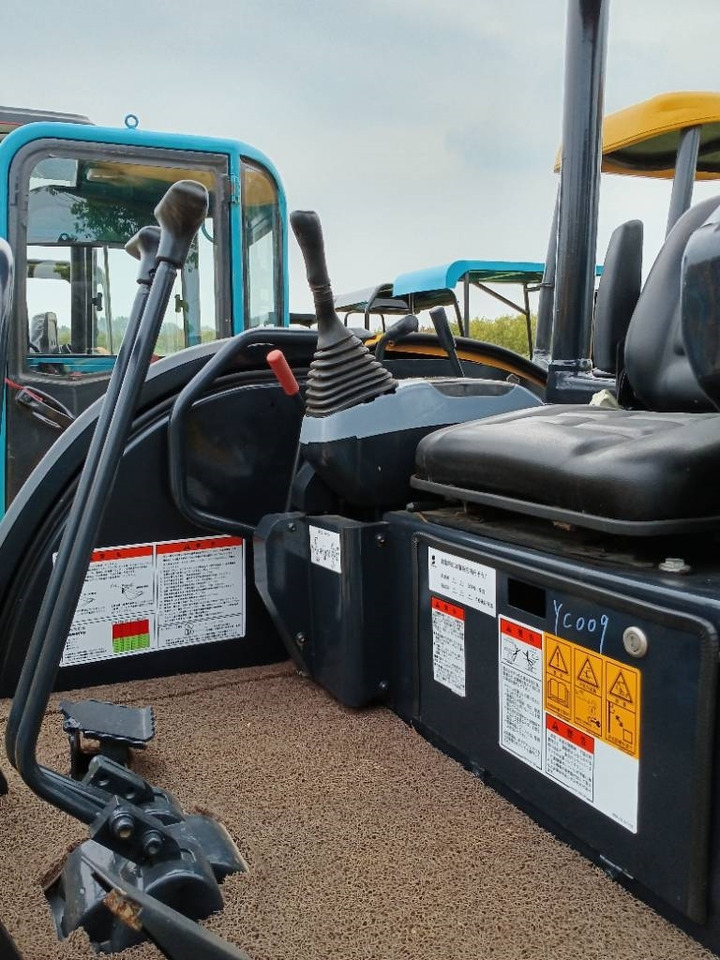 Komatsu PC 35 - Bager gusjeničar: slika Komatsu PC 35 - Bager gusjeničar Komatsu PC 35 - Bager gusjeničar: slika Komatsu PC 35 - Bager gusjeničar