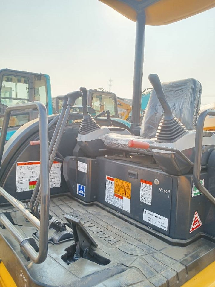 Komatsu PC 35 - Mini bager: slika Komatsu PC 35 - Mini bager Komatsu PC 35 - Mini bager: slika Komatsu PC 35 - Mini bager