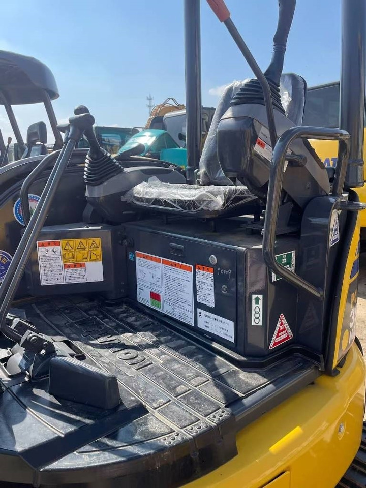 Komatsu PC 35 - Mini bager: slika Komatsu PC 35 - Mini bager Komatsu PC 35 - Mini bager: slika Komatsu PC 35 - Mini bager