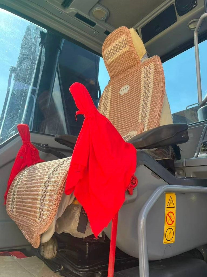 Volvo EC 240 - Bager gusjeničar: slika Volvo EC 240 - Bager gusjeničar Volvo EC 240 - Bager gusjeničar: slika Volvo EC 240 - Bager gusjeničar