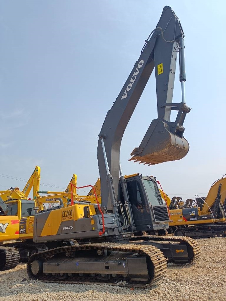 Volvo EC 240 - Bager gusjeničar: slika Volvo EC 240 - Bager gusjeničar Volvo EC 240 - Bager gusjeničar: slika Volvo EC 240 - Bager gusjeničar