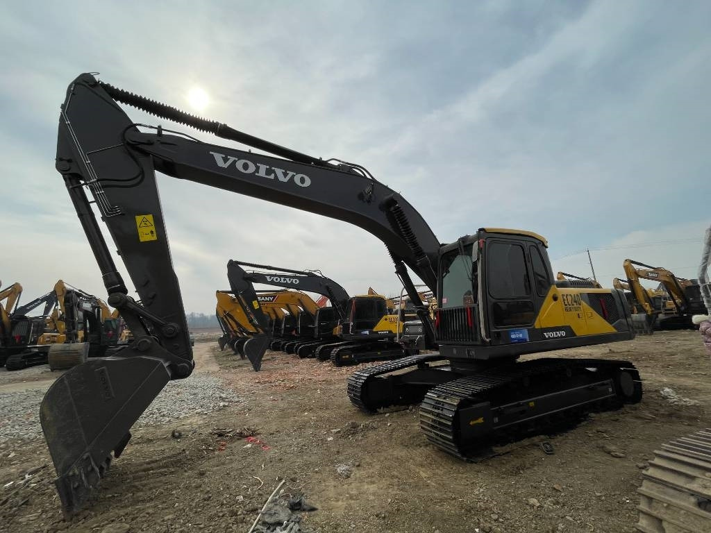 Volvo EC 240 - Bager gusjeničar: slika Volvo EC 240 - Bager gusjeničar Volvo EC 240 - Bager gusjeničar: slika Volvo EC 240 - Bager gusjeničar