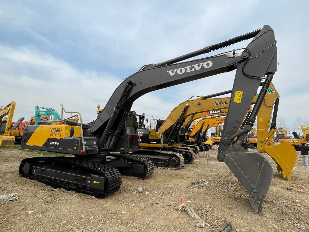 Volvo EC 240 - Bager gusjeničar: slika Volvo EC 240 - Bager gusjeničar Volvo EC 240 - Bager gusjeničar: slika Volvo EC 240 - Bager gusjeničar