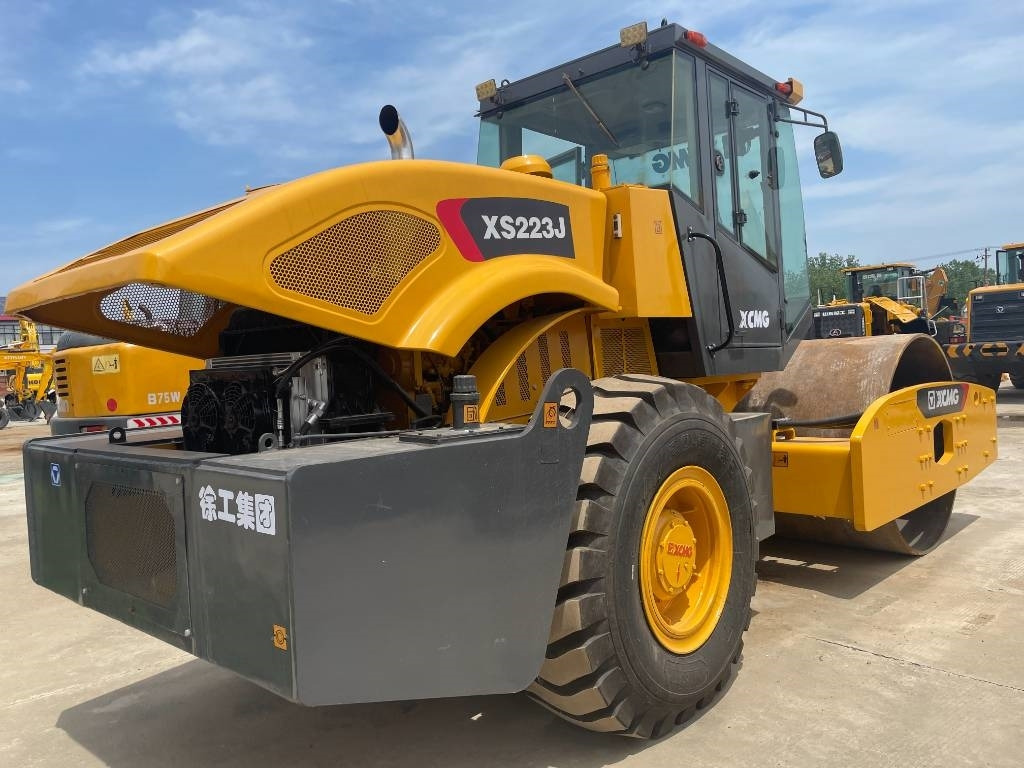 XCMG XS 223 J - Kompaktor: slika XCMG XS 223 J - Kompaktor XCMG XS 223 J - Kompaktor: slika XCMG XS 223 J - Kompaktor