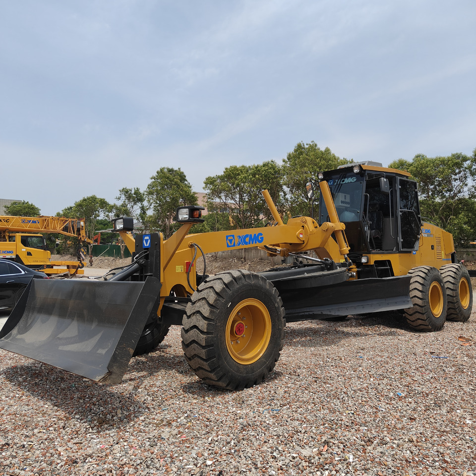 XCMG GR215 GR2153 Motor Grader with Blade - Grejder: slika XCMG GR215 GR2153 Motor Grader with Blade - Grejder XCMG GR215 GR2153 Motor Grader with Blade - Grejder: slika XCMG GR215 GR2153 Motor Grader with Blade - Grejder