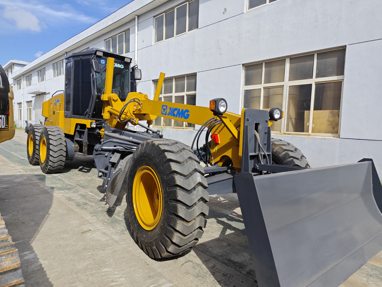 XCMG GR215 used motor grader - Grejder: slika XCMG GR215 used motor grader - Grejder XCMG GR215 used motor grader - Grejder: slika XCMG GR215 used motor grader - Grejder