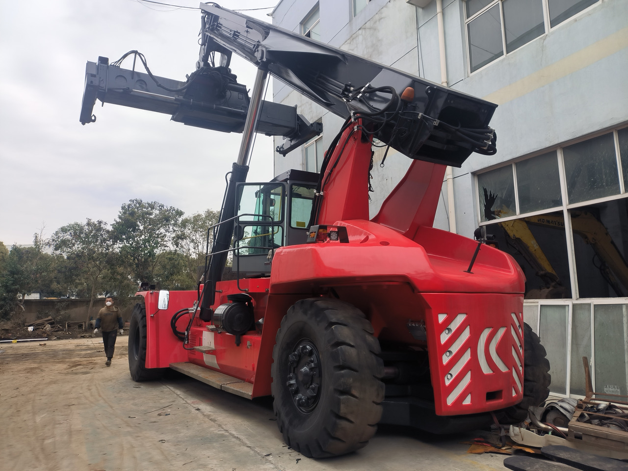 Kalmar DRF450 Used Reach stacker/Container forklift - Dohvatni viličar: slika kalmar DRF450 Used Reach stacker/Container forklift - Dohvatni viličar Kalmar DRF450 Used Reach stacker/Container forklift - Dohvatni viličar: slika kalmar DRF450 Used Reach stacker/Container forklift - Dohvatni viličar